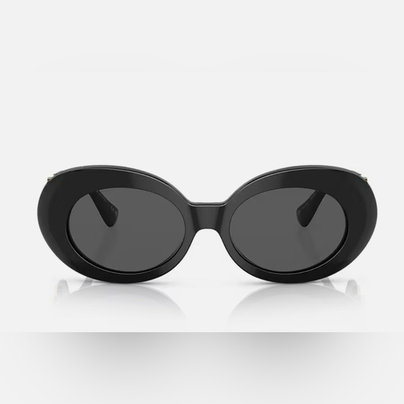 Versace Black Sunglasses with Gold Detail
VE4426BU brand new - Picture 2 of 8